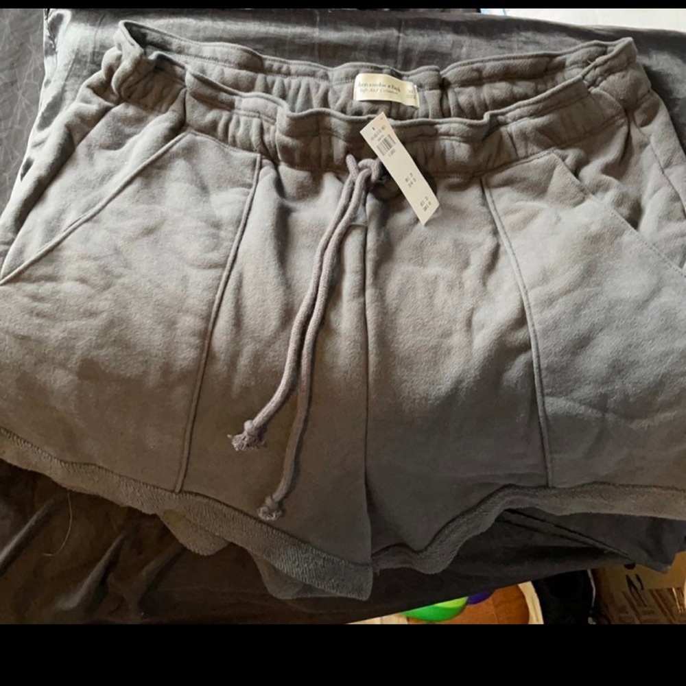 Paper bag Abercrombie shorts